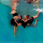 Babybauch Unterwasser-Fotoshooting