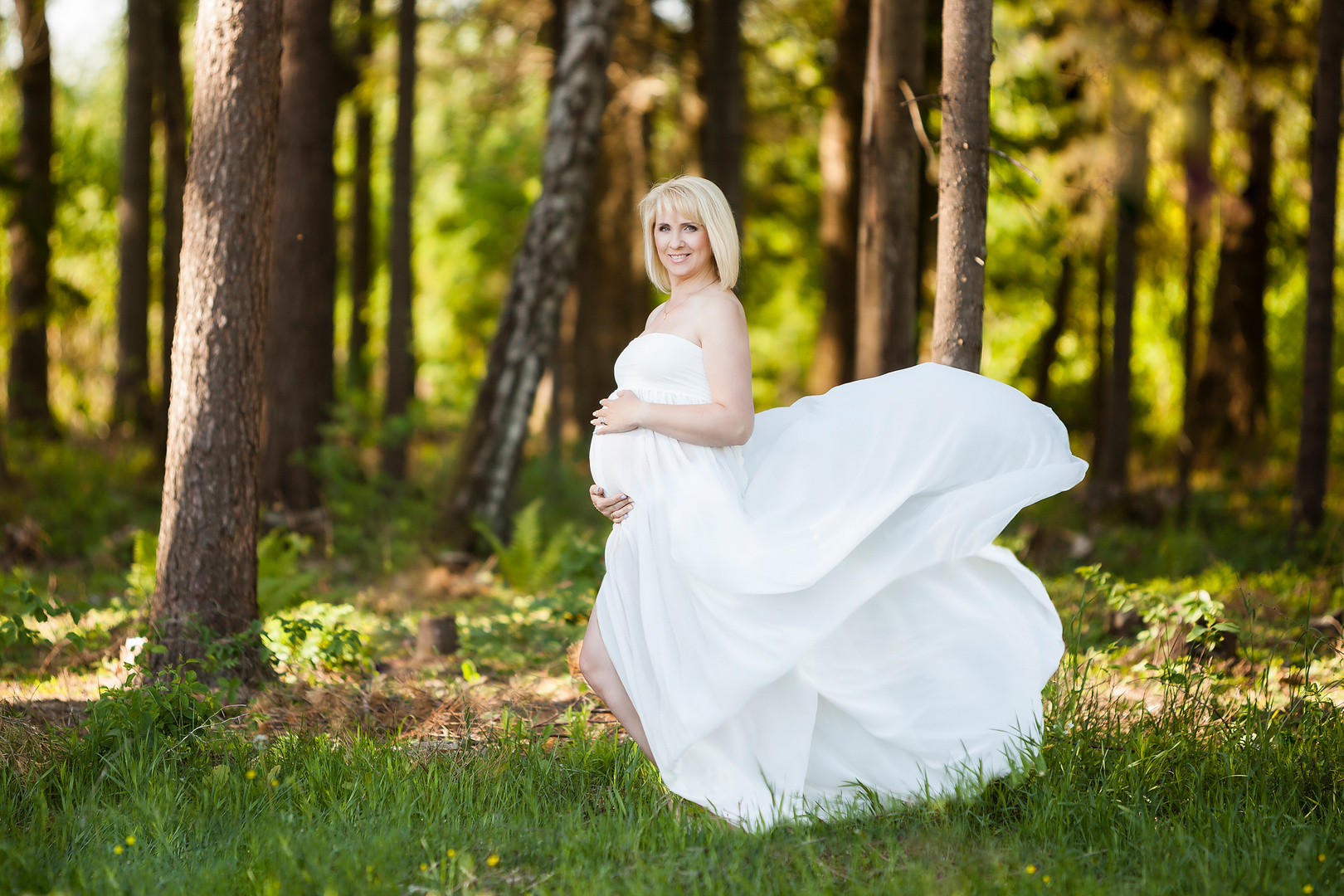 Babybauchfotos im Wald