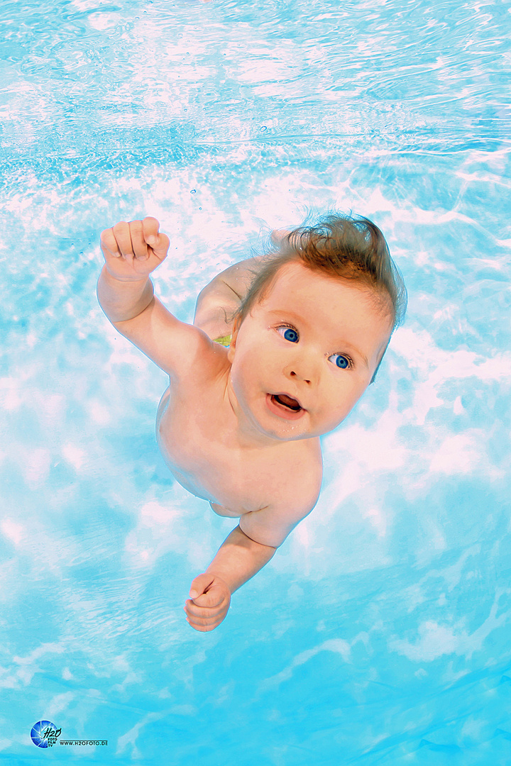 Babyschwimmen - unterwasser modelfotografie - der Nachwuchs kommt :) by H2OFoto.de