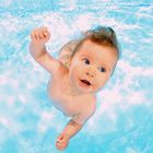 Babyschwimmen - unterwasser modelfotografie - der Nachwuchs kommt :) by H2OFoto.de