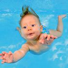 Babyschwimmen - Unterwasserfoto Service by H2OFoto.de