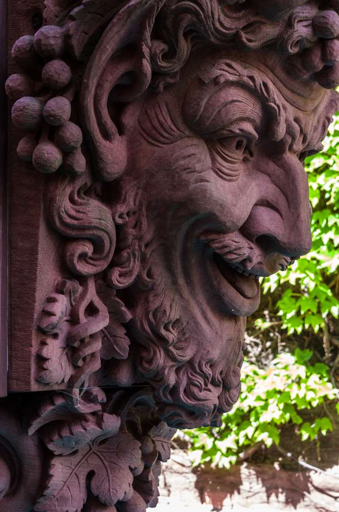 Bacchus-Kopf im Hof des Kupferbergsektkellerei