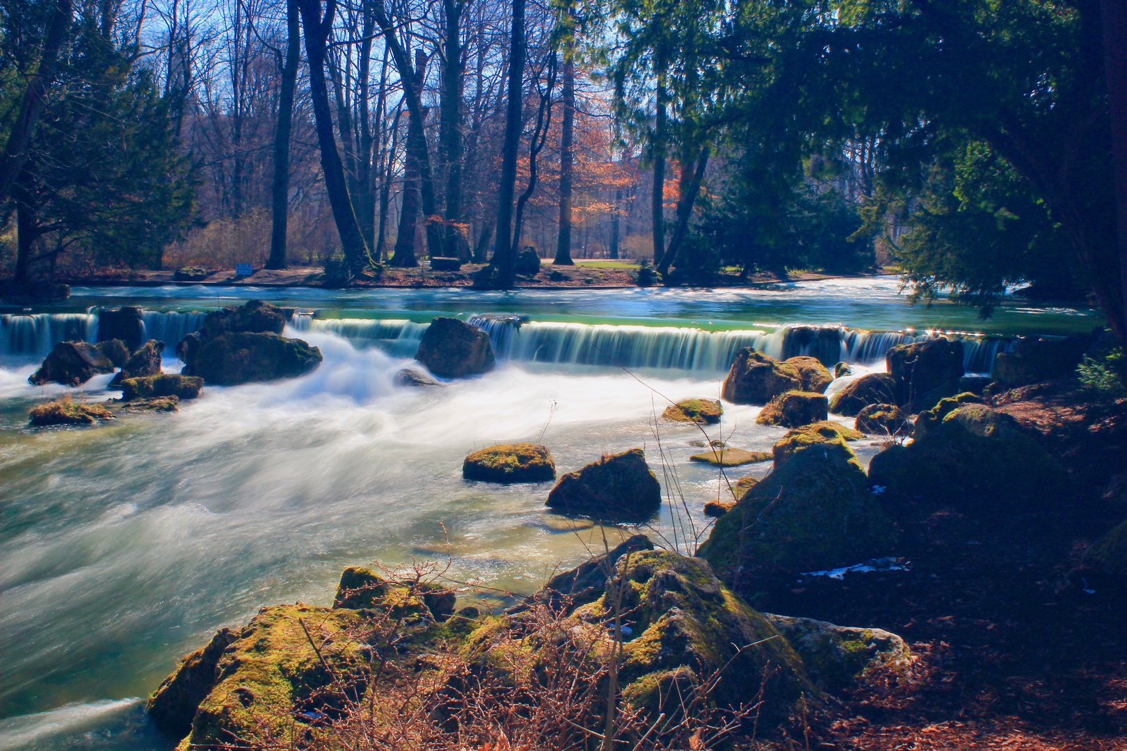 Bach mit Wasserfall