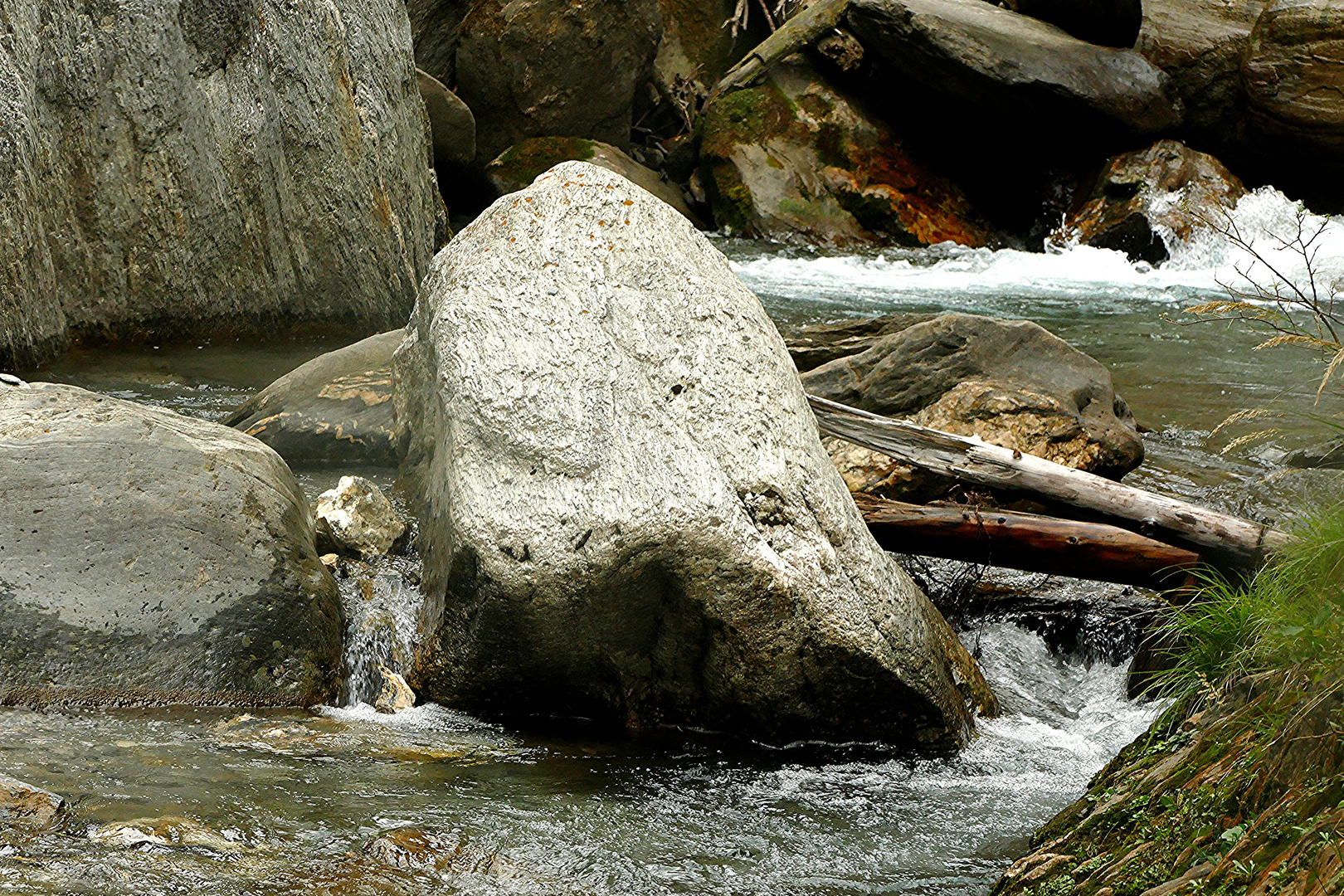 Bachbett der Saltina oberhalb von Brig Wallis Schweiz 3