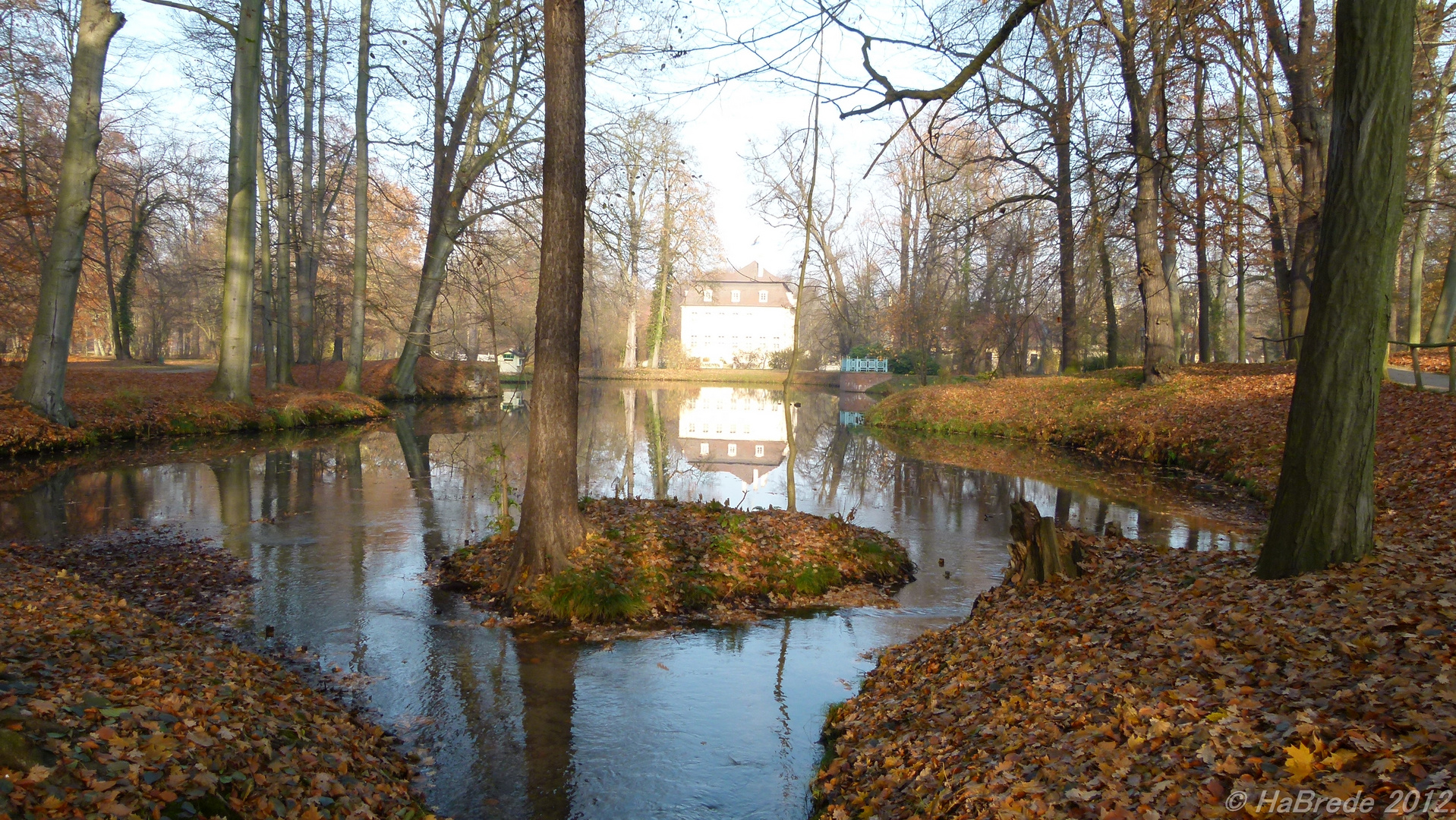 Bachinsel im Herbst