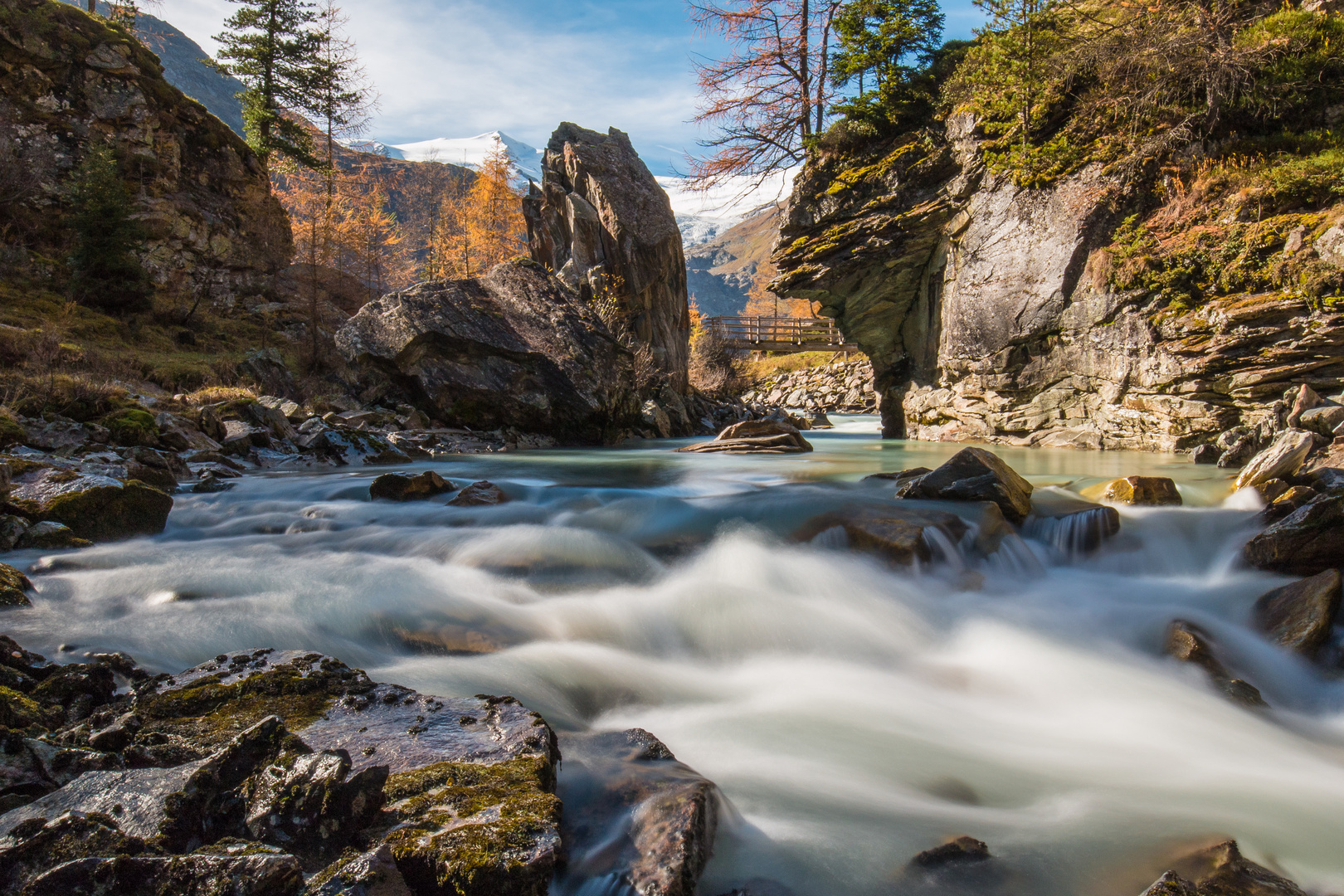 Bachlauf im schönen Tal