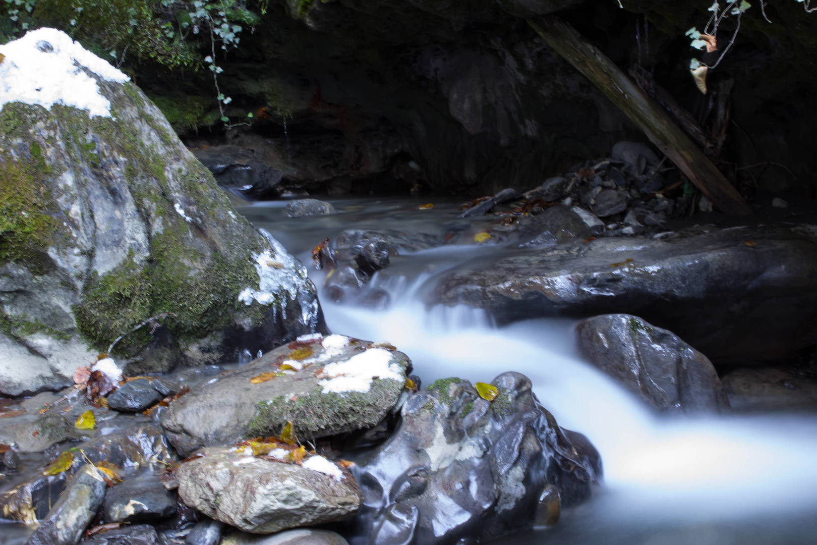 Bachlauf in der Sallon Schlucht, Schweiz, Wallis