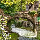 Bachlauf mit Brücke in der Nähe von Saint-Guilhem-le-Désert