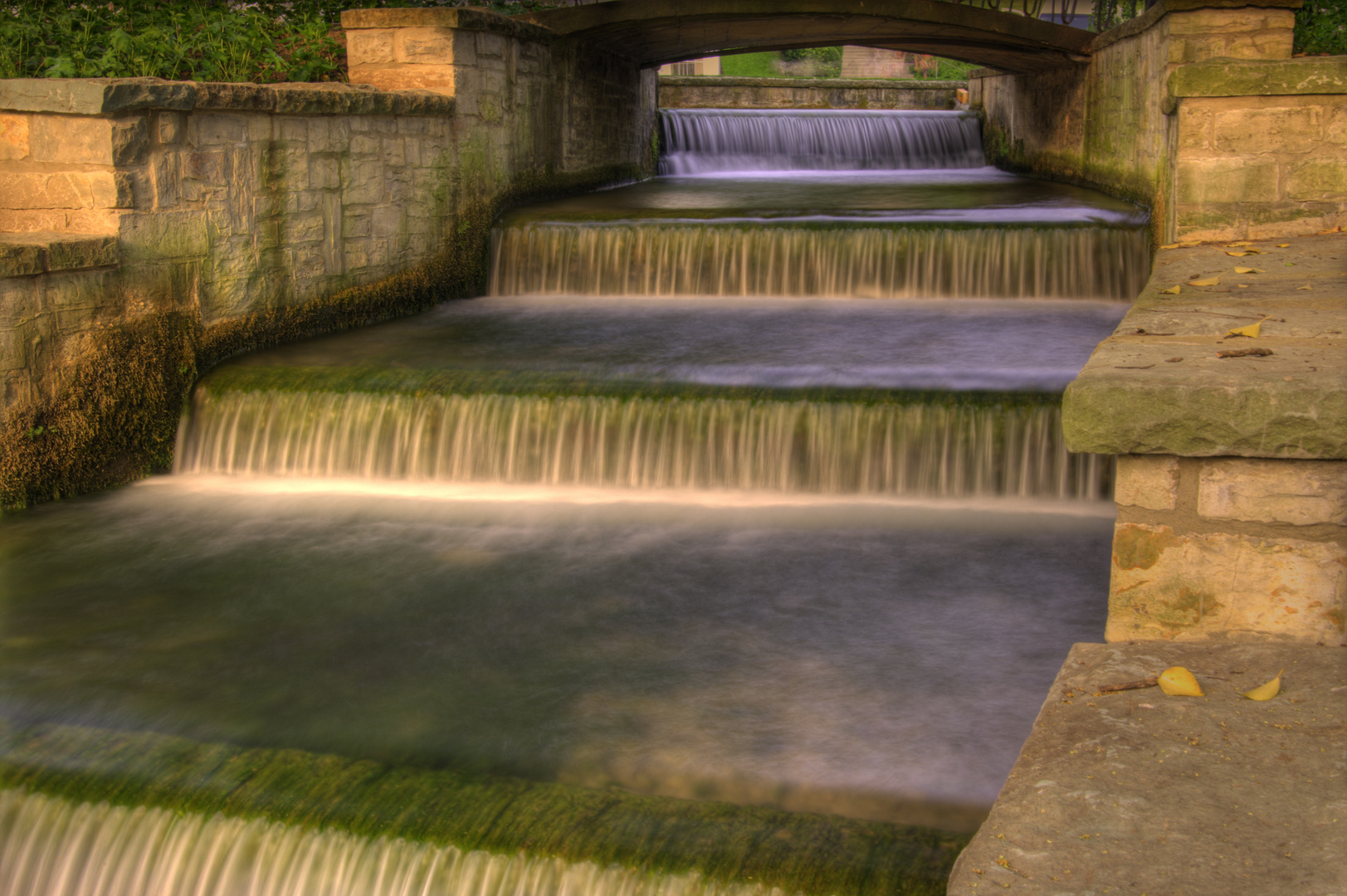 Bachlauf mit " Wasserfällen " in Paderborn