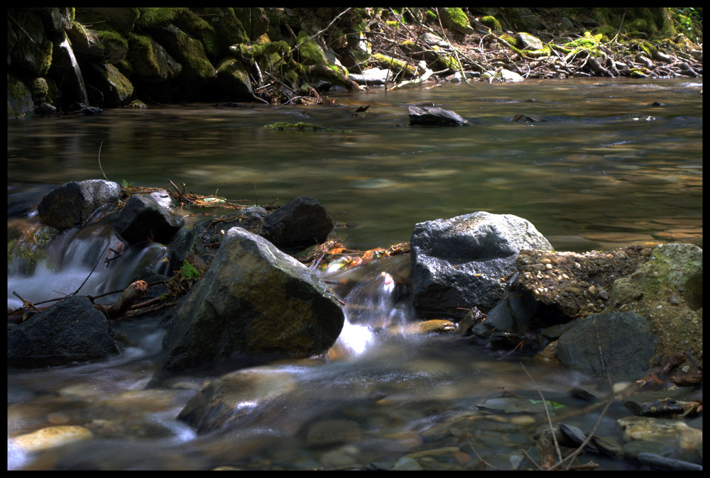 Bachlauf Mit Wasserfall.8