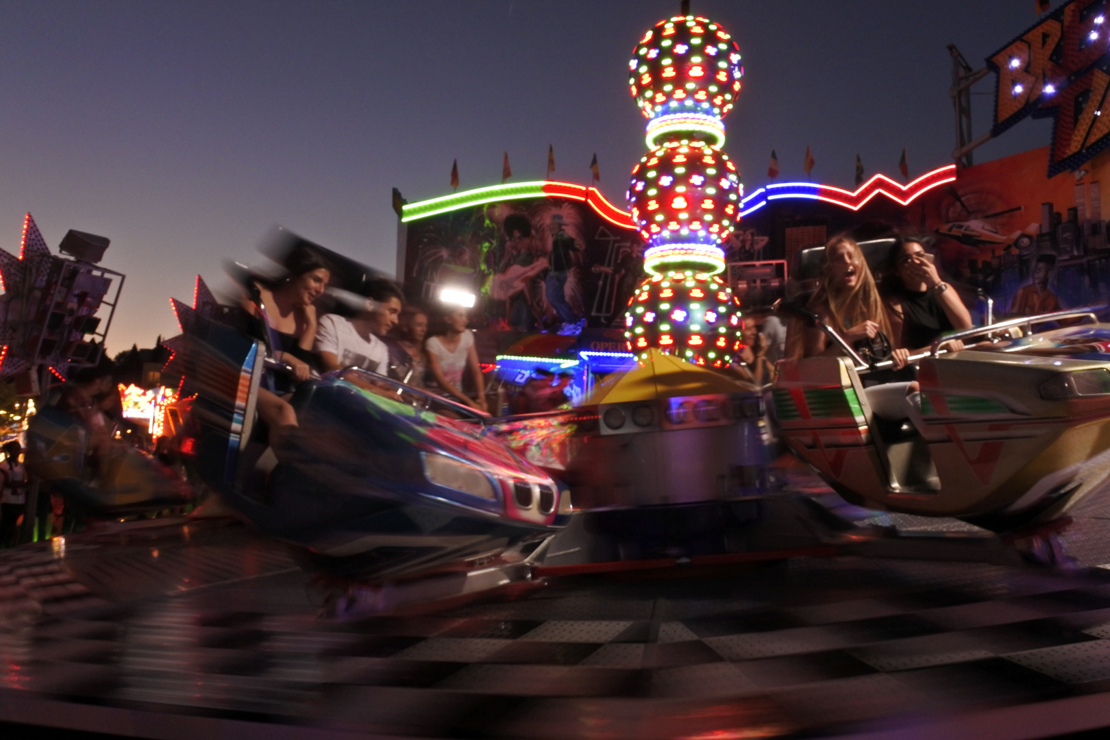 Backnang Strassenfest bei Nacht V2