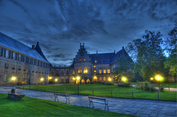 Bad Bentheims Kronenburg an einem Abend im Oktober