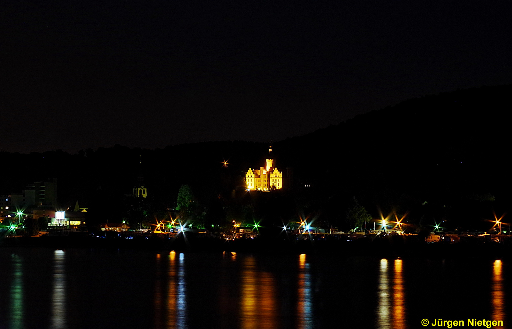 Bad Hönningen bei Nacht.