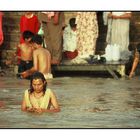 Bad im heiligen Fluss Ganges, Haridware, Himachal Pradesh