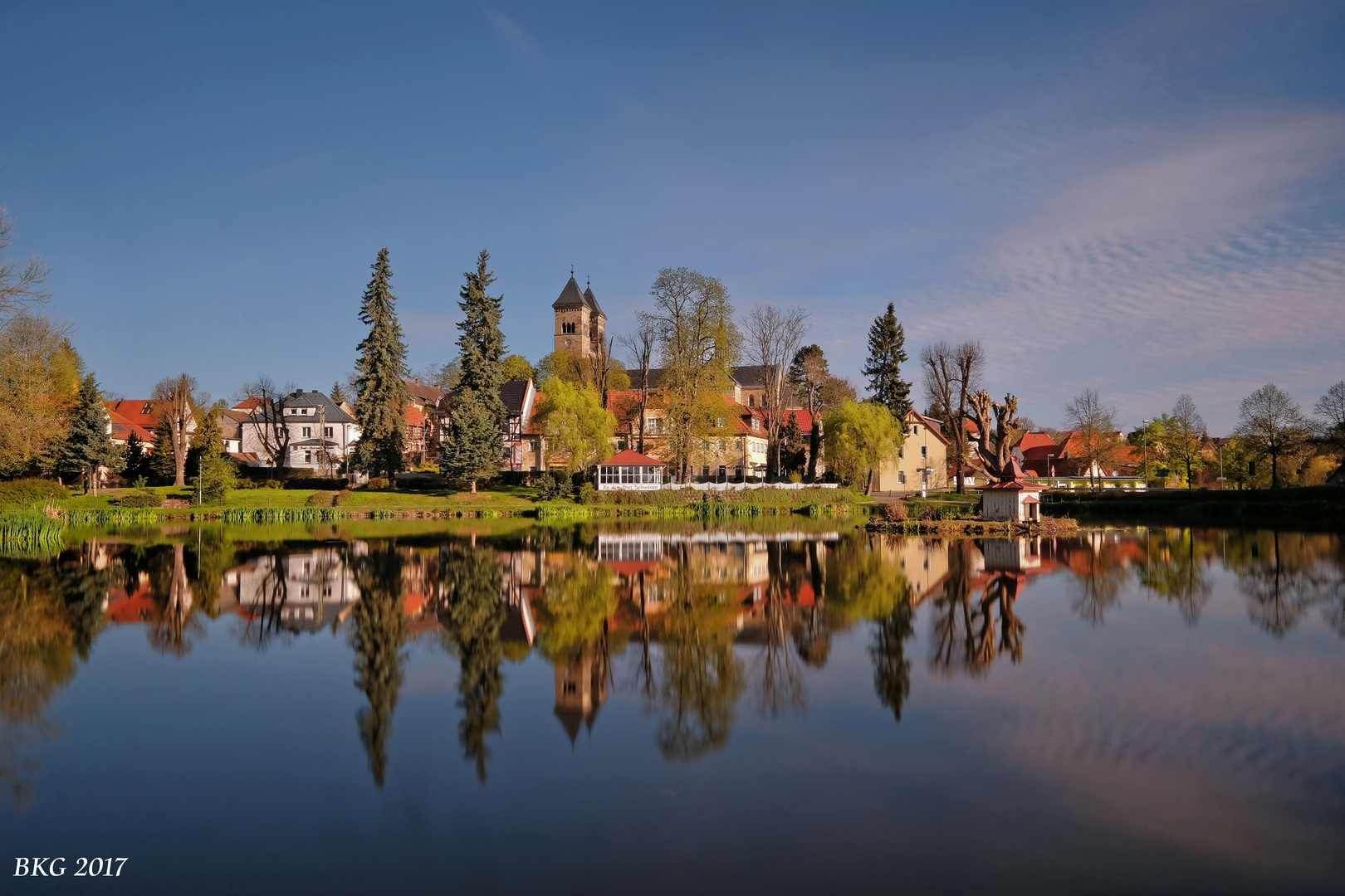 Bad Klosterlausnitz im Sonnenaufgang am Frühlingsmorgen 