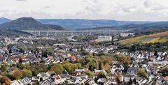 Bad Neuenahr-Ahrweiler mit der Ahrtalbrücke 