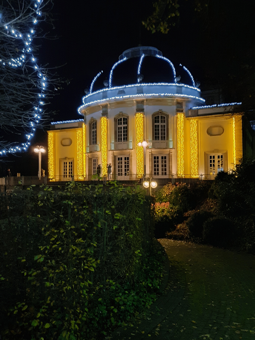 Bad Oeynhausen im Kurpark bei Nacht