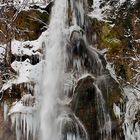 Bad Uracher Wasserfall im winterlichen Klimawandel