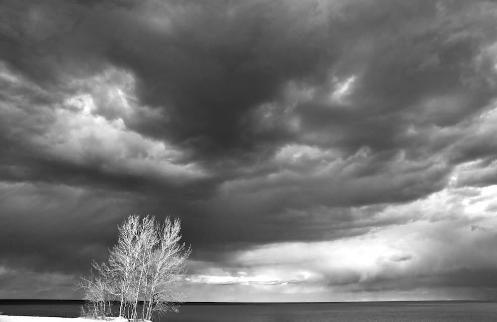 Bad weather appearing over Lake Michigan (I)