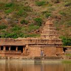 Badami - Tempel am See