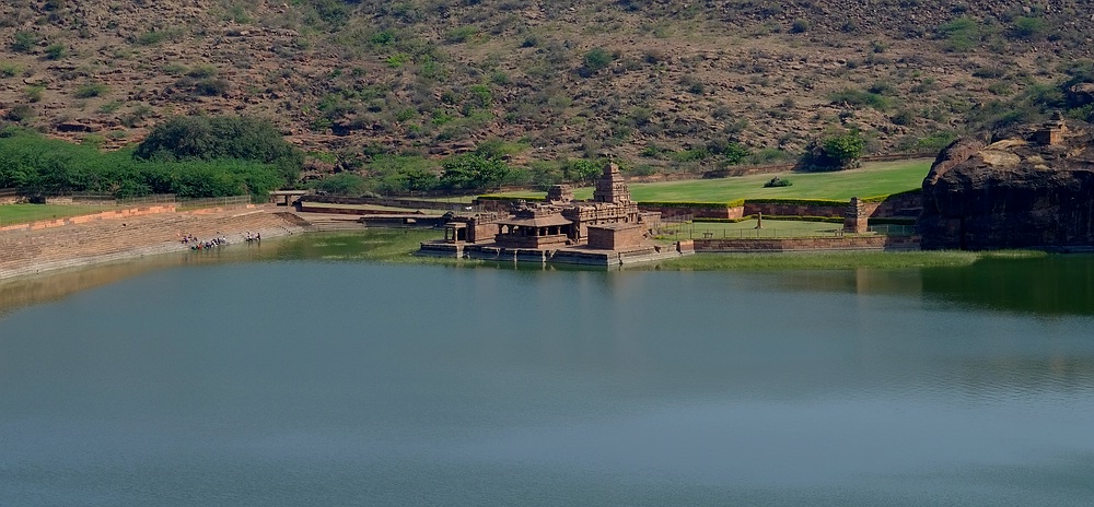 Badami`s See Tempel