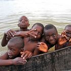 Badefreuden am Sangha-Fluss bei Bomassa, Republik Kongo