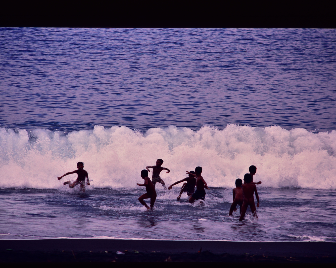 Badefreuden der Kleinen auch am Abend, Bali  .DSC_7193