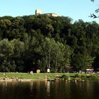 Badefreuden unter der Burg