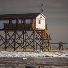 Badehaus im Abendlicht