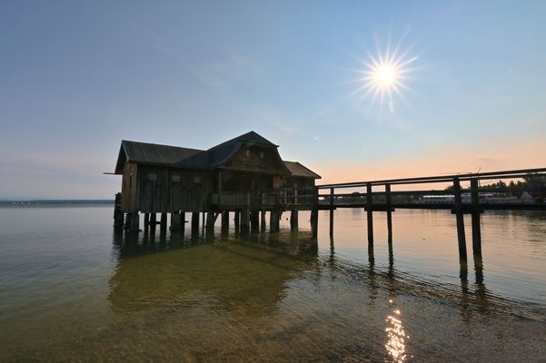 Badehaus im Gegenlicht
