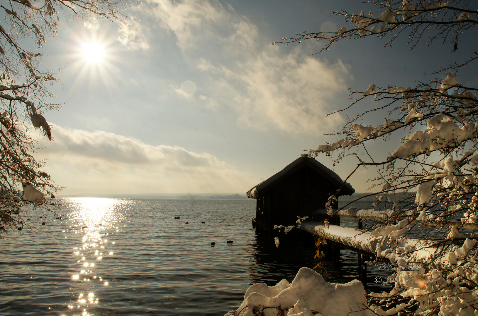 Badehaus im Winter am Ammersee