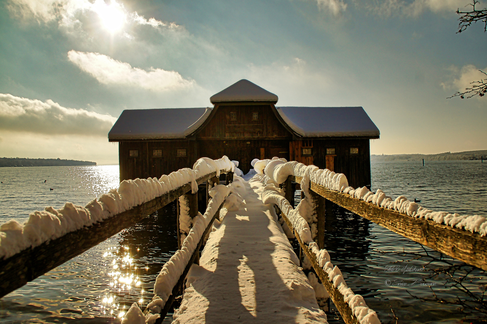 Badehaus im Winter am Ammersee