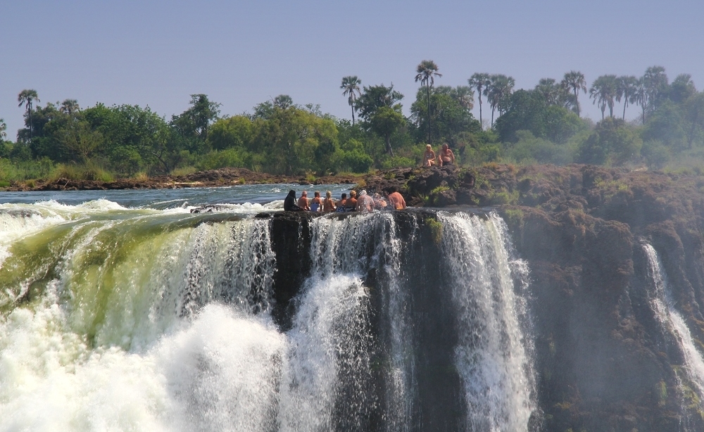 Baden an der Abbruchkante - Victoriafälle - Zambia