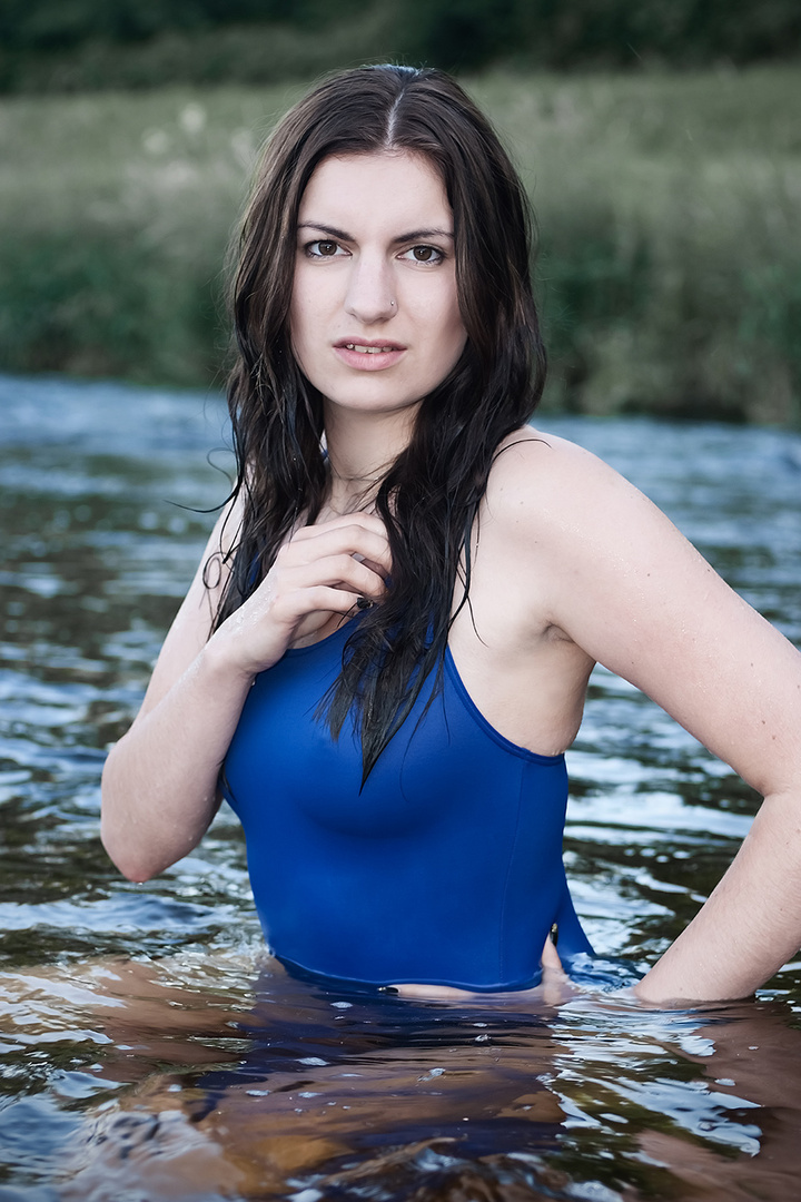 Baden im Fluss Foto & Bild fashion, outdoor, frauen Bilder auf