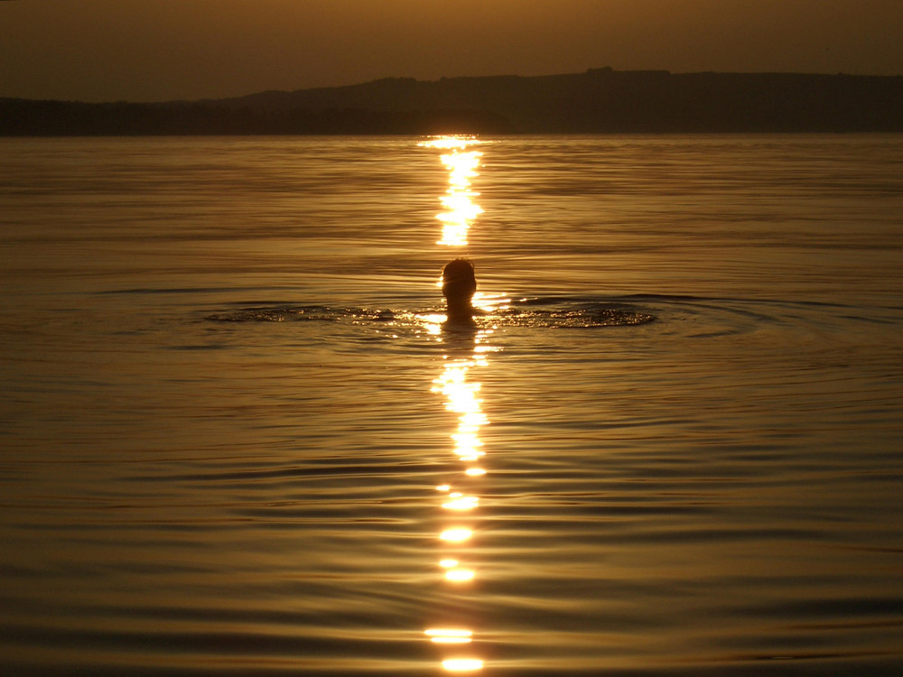 *Baden im LIchtermeer in einer goldenen Badewanne