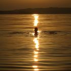 *Baden im LIchtermeer in einer goldenen Badewanne