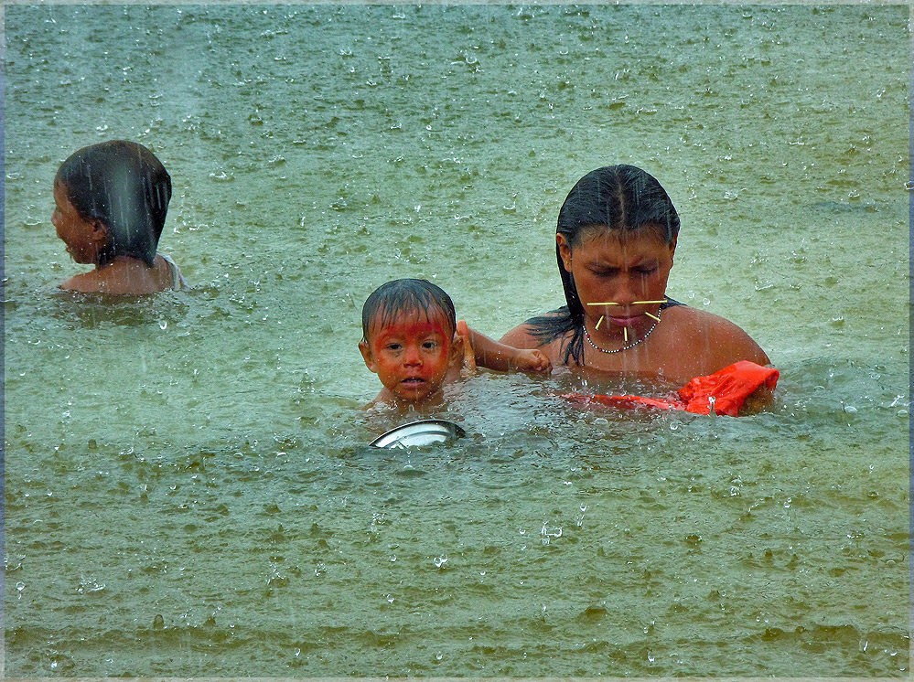 Baden- Rio Siapa im Tropenregen