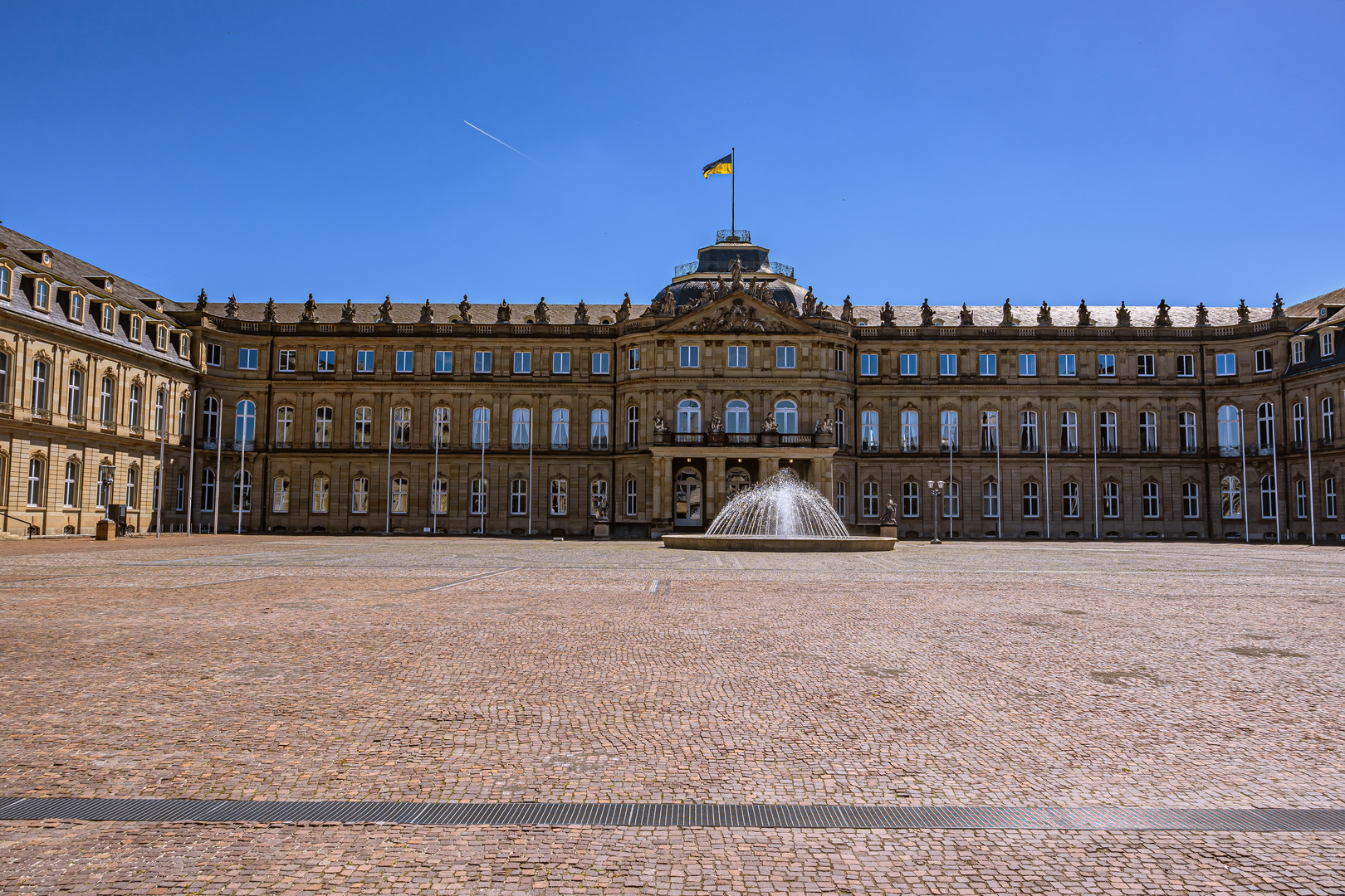 BADEN-WÜRTTEMBERG : NEUES SCHLOSS STUTTGART