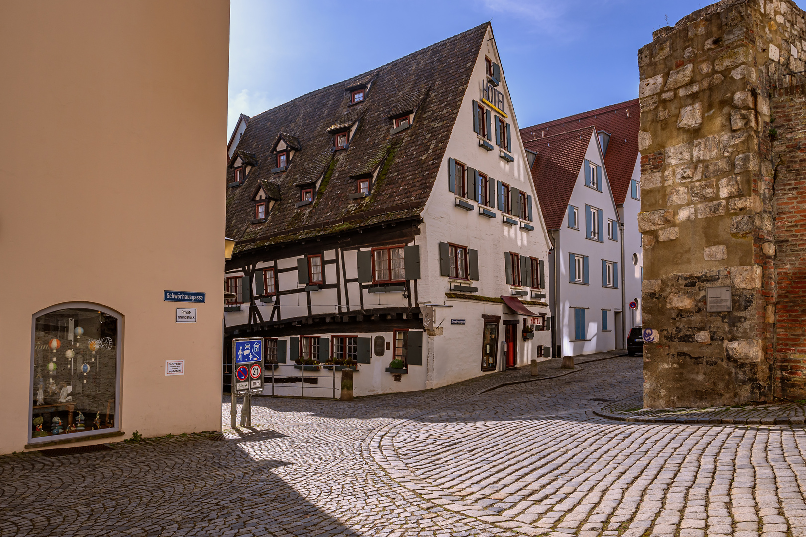 BADEN-WÜRTTEMBERG : SCHIEFES HAUS ULM