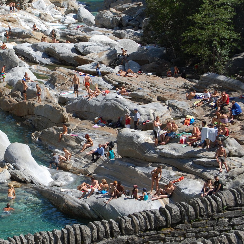 Badende im Valle Verzasca