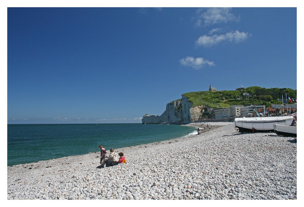 Badespaß an einem sonnigen Tag in Etretat