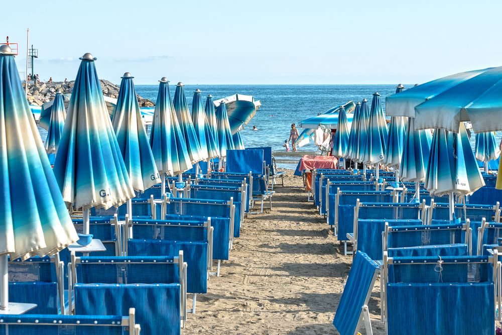 Badestrand an der italienischen Riviera