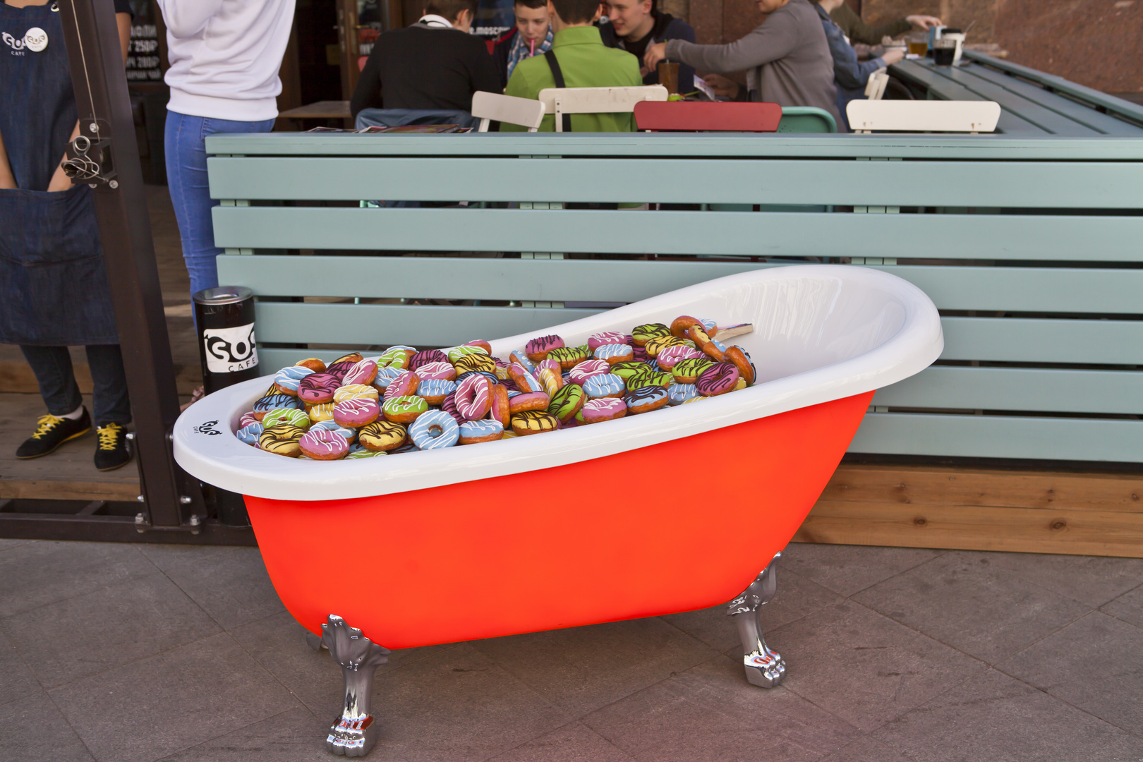 Badewanne voll mit Donuts