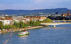 Badewetter an Basler Rheinbord