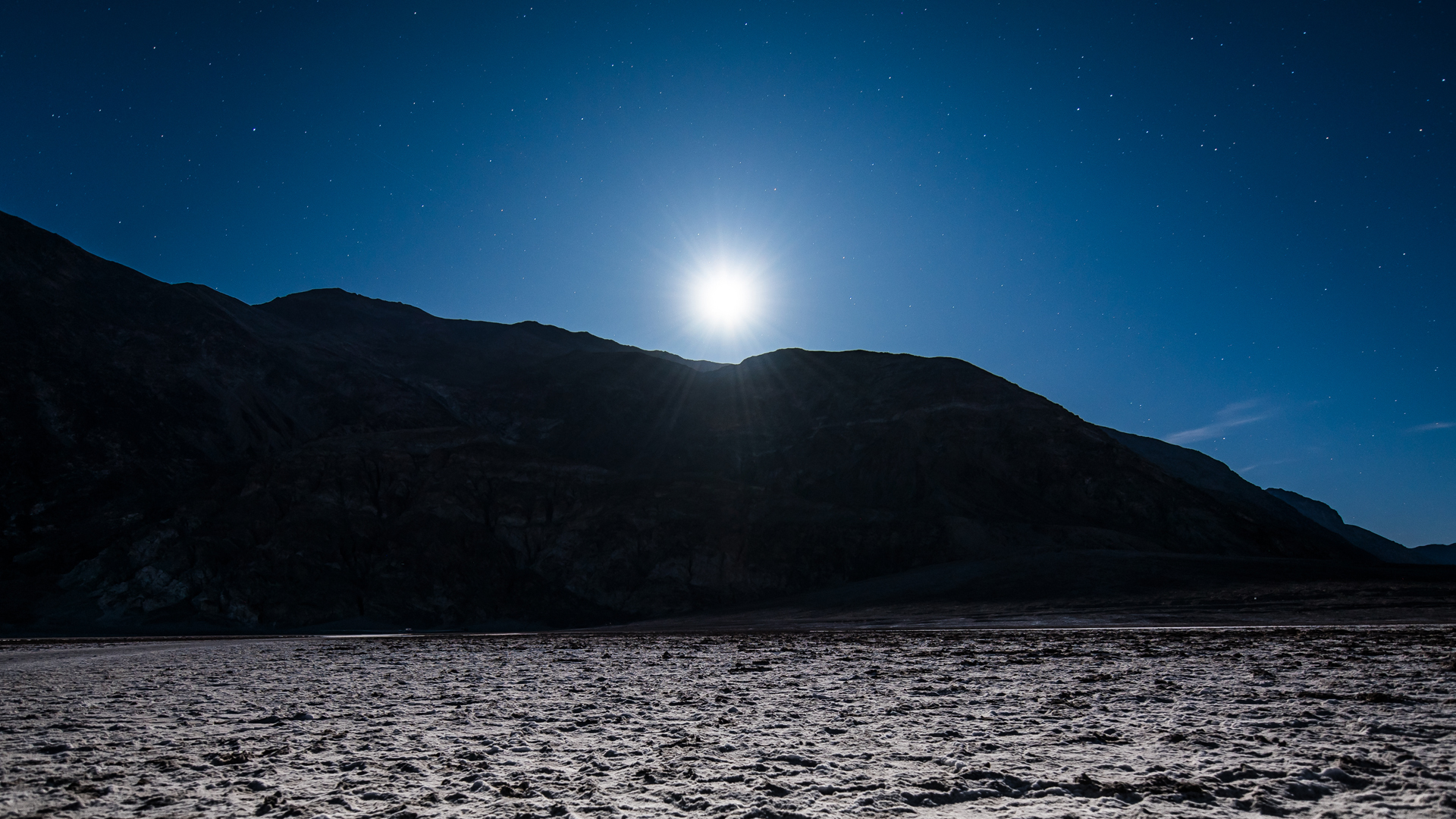 Badwater Basin bei Vollmond (Death Valley)