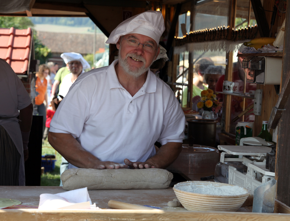 Bäcker beim Erntefest in Hohenfelden