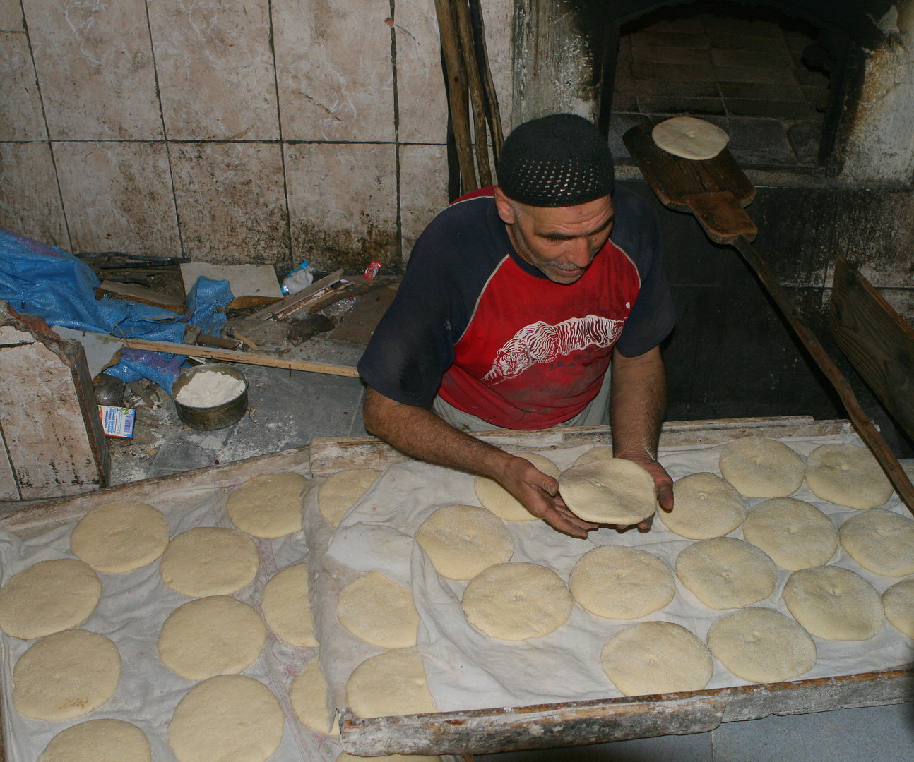 Bäckermeister in einem Keller  in der Altstadt von Tanger