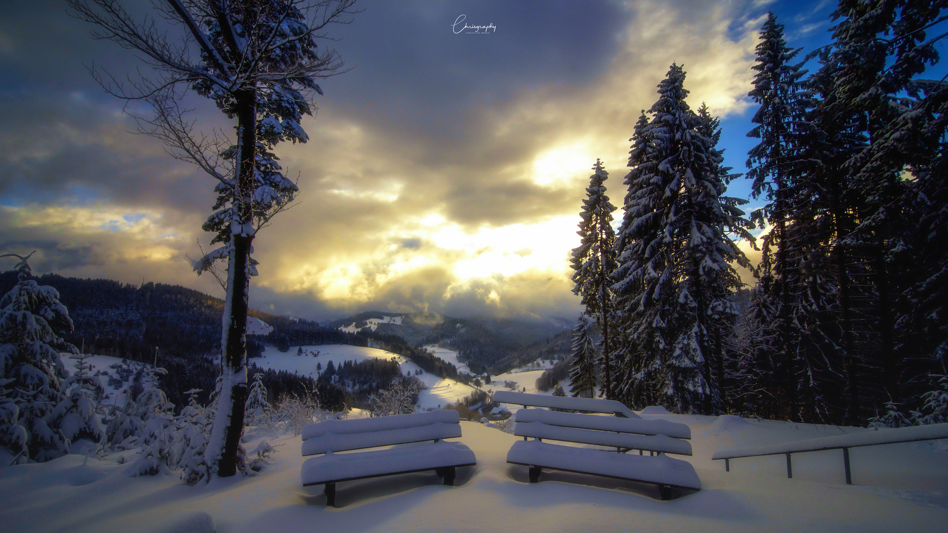 Bänke im Schnee