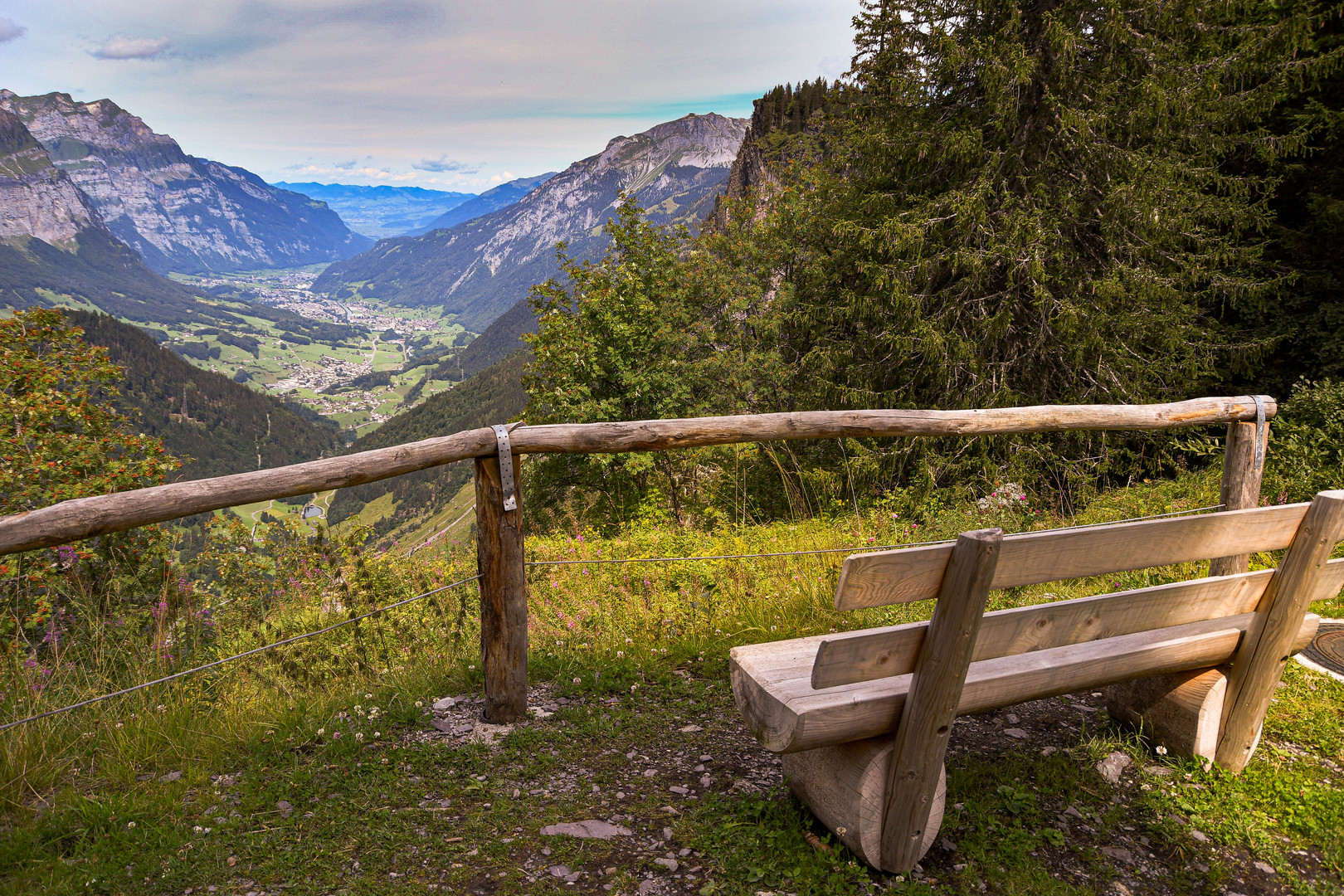  Bänkli mit Aussicht über die Linthebene