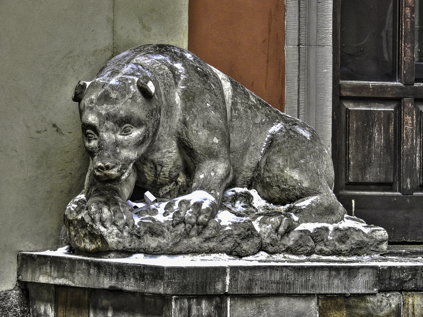 Bär vor der Jesuitenkirche